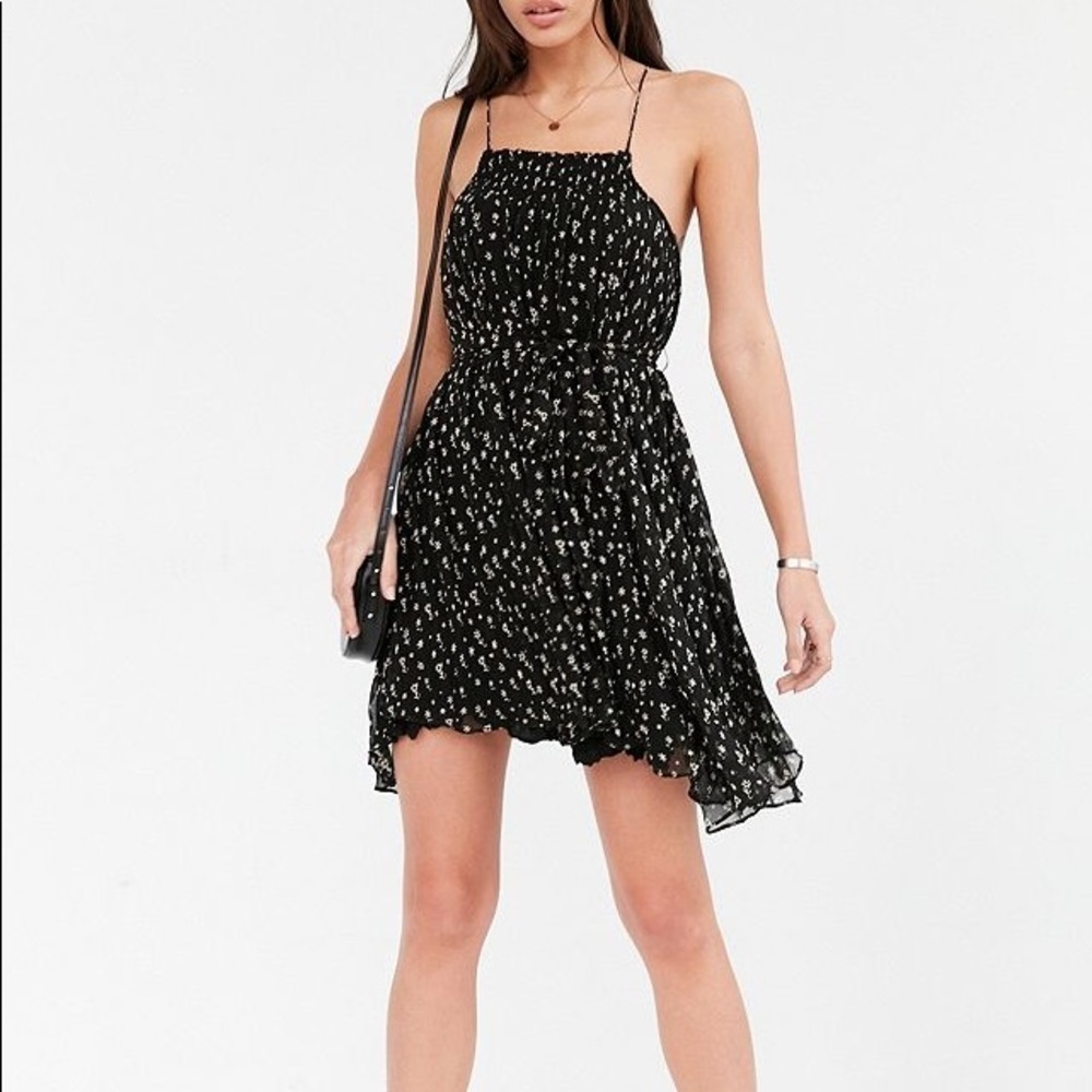 UO Kimchi Blue Berry Berry Backless Skater Dress in Black Floral Size Small